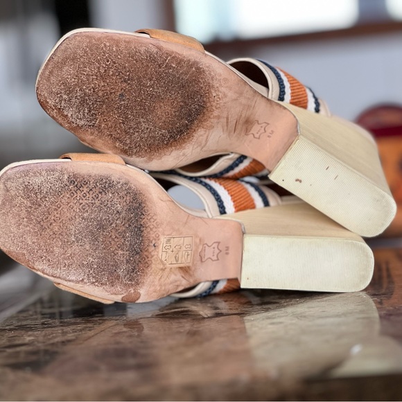 Tory Burch gold buckets Sandals - Picture 4 of 8